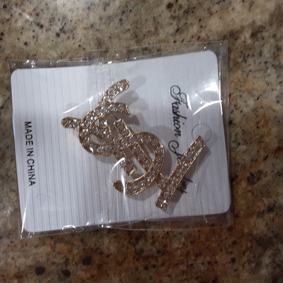 Fashion Pins & Brooches - Picture 7 of 10